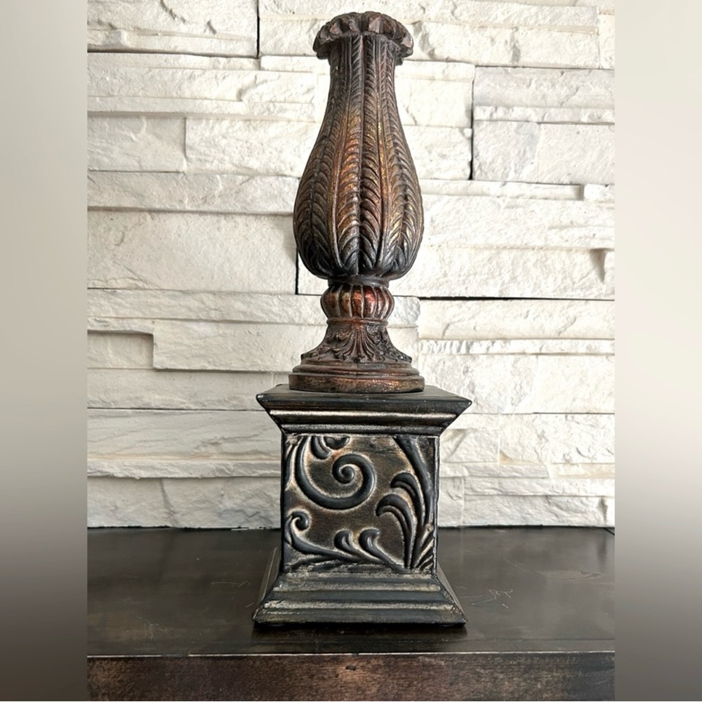 Metal acanthus themed finial 14.5” high with base of 4.5” x 4.5”.